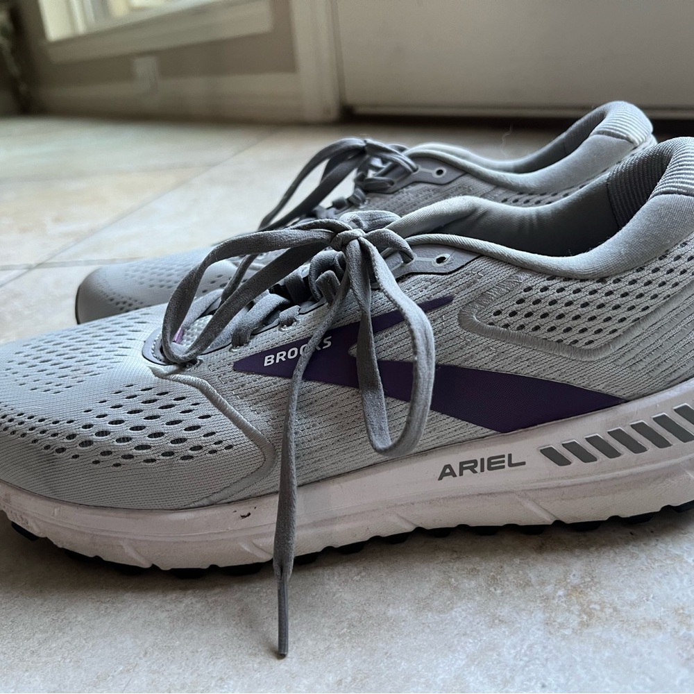 Brooks Ariel Athletic Shoes Gray with Purple Accents